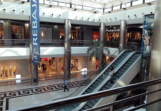 el centro comercial Marina Banús